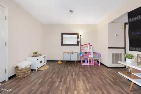 Living - 807 Jared Drive 7 Johnson City Tn 37604, Johnson City, TN 37604 photo 2 of 3