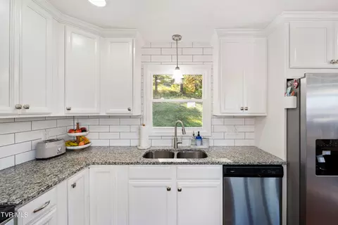 Kitchen - 2 Lambeth Court Johnson City Tn 37601, Johnson City, TN 37601 photo 2 of 4