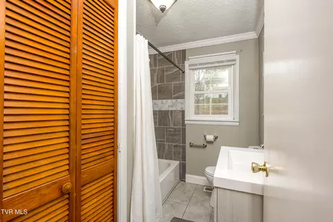 Bath - 524 Terry Drive Bristol Va 24201, Bristol, VA 24201 photo 1 of 1