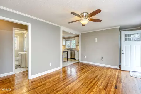 Living - 524 Terry Drive Bristol Va 24201, Bristol, VA 24201 photo 2 of 2