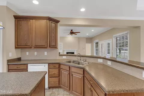 1020 Quail Run Erwin Tn 37650, Erwin, TN 37650 photo 16