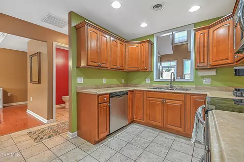 Kitchen - 102 Smartview Lane 102 Abingdon Va 24210, Abingdon, VA 24210 photo 3 of 3