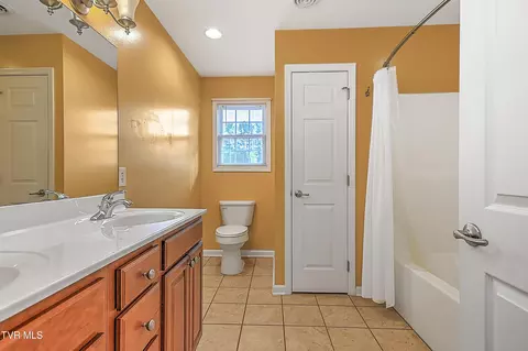 Bath - 102 Smartview Lane 102 Abingdon Va 24210, Abingdon, VA 24210 photo 2 of 2