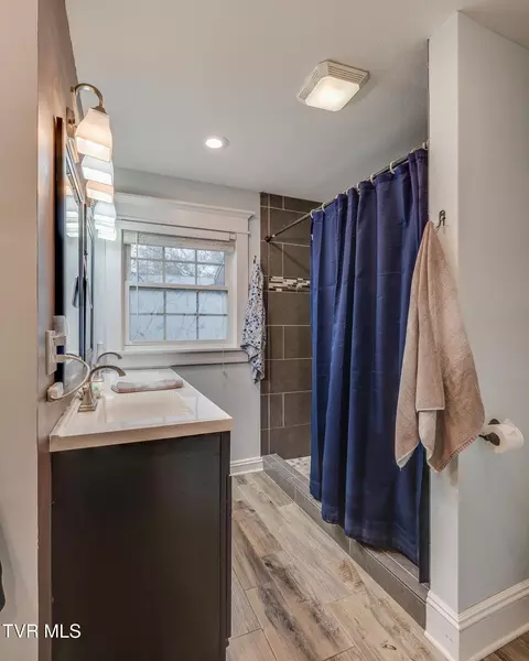 Bath - 108 Meadowbrook Street Erwin Tn 37650, Erwin, TN 37650 photo 1 of 2