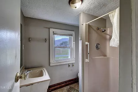 Bath - 221 S Mohawk Drive Erwin Tn 37650, Erwin, TN 37650 photo 1 of 2