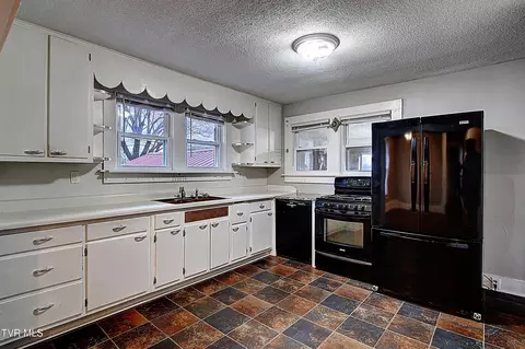 Kitchen - 221 S Mohawk Drive Erwin Tn 37650, Erwin, TN 37650 photo 1 of 3