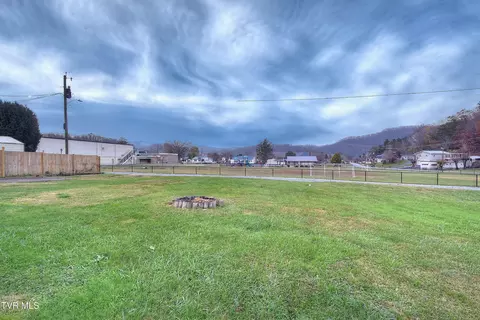 Exterior - 221 S Mohawk Drive Erwin Tn 37650, Erwin, TN 37650 photo 8 of 8