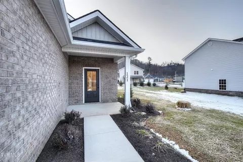 132 Ervin Loop Erwin Tn 37650, Erwin, TN 37650 photo 4