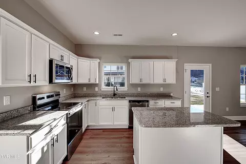 Kitchen - 134 Ervin Loop Erwin Tn 37650, Erwin, TN 37650 photo 1 of 4
