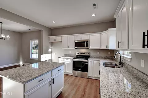 Kitchen - 134 Ervin Loop Erwin Tn 37650, Erwin, TN 37650 photo 2 of 4