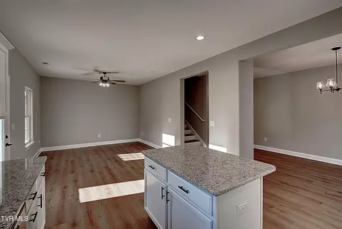 Dining - 134 Ervin Loop Erwin Tn 37650, Erwin, TN 37650 photo 2 of 3