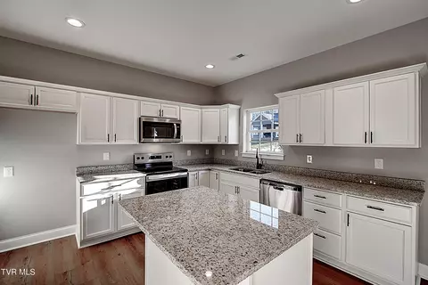 Kitchen - 134 Ervin Loop Erwin Tn 37650, Erwin, TN 37650 photo 4 of 4