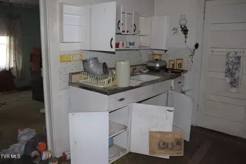 Kitchen - 354 Flat Top Road Coeburn Va 24230, Coeburn, VA 24230 photo 3 of 4
