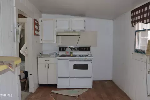 Kitchen - 354 Flat Top Road Coeburn Va 24230, Coeburn, VA 24230 photo 1 of 4