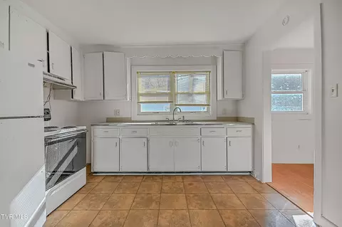 Kitchen - 129 Hillside Avenue Bristol Va 24201, Bristol, VA 24201 photo 2 of 4