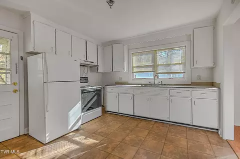 Kitchen - 129 Hillside Avenue Bristol Va 24201, Bristol, VA 24201 photo 3 of 4
