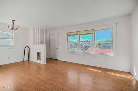 Living - 129 Hillside Avenue Bristol Va 24201, Bristol, VA 24201 photo 3 of 4