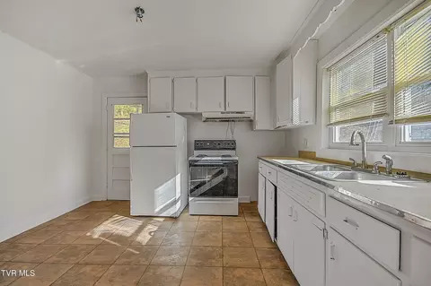 Kitchen - 129 Hillside Avenue Bristol Va 24201, Bristol, VA 24201 photo 4 of 4
