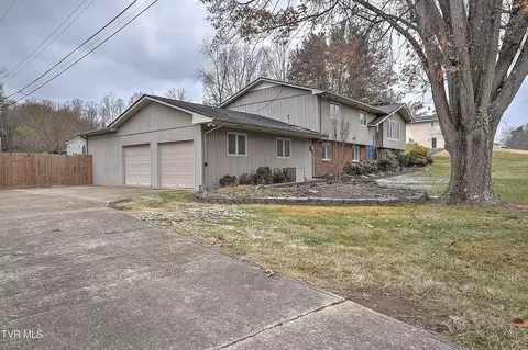 2017 Pinebrook Drive Kingsport Tn 37660, Kingsport, TN 37660