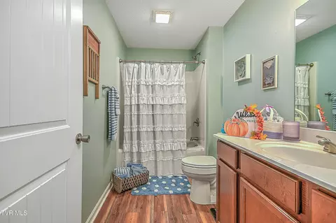 Bath - 214 Roo Place Bristol Va 24201, Bristol, VA 24201 photo 3 of 4