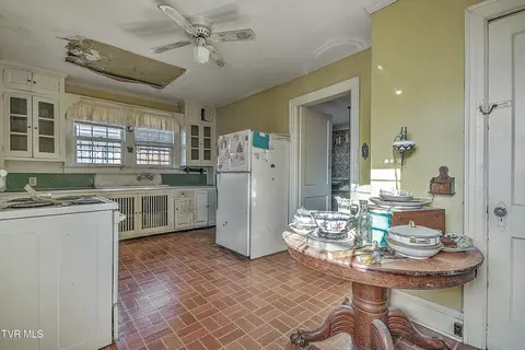 Kitchen - 620 Lawrence Avenue Bristol Va 24201, Bristol, VA 24201 photo 4 of 5