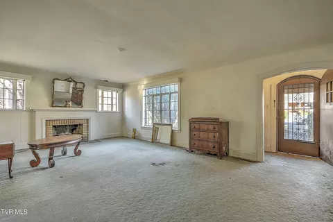 Living - 620 Lawrence Avenue Bristol Va 24201, Bristol, VA 24201 photo 3 of 4