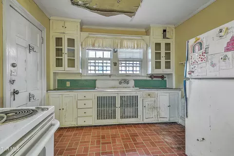 Kitchen - 620 Lawrence Avenue Bristol Va 24201, Bristol, VA 24201 photo 3 of 5