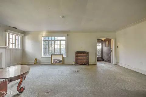 Living - 620 Lawrence Avenue Bristol Va 24201, Bristol, VA 24201 photo 2 of 4