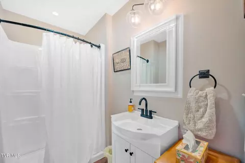 Bath - 146 Luttrell Street Erwin Tn 37650, Erwin, TN 37650 photo 3 of 3