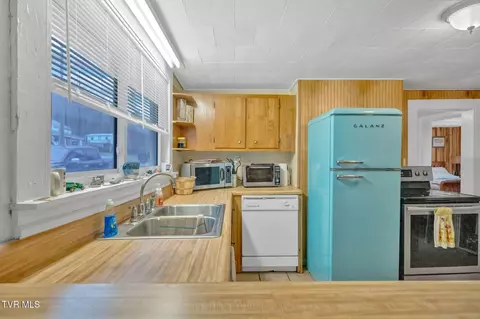 Kitchen - 146 Luttrell Street Erwin Tn 37650, Erwin, TN 37650 photo 1 of 2