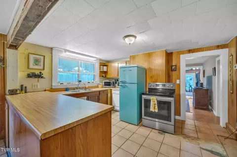 Kitchen - 146 Luttrell Street Erwin Tn 37650, Erwin, TN 37650 photo 2 of 2