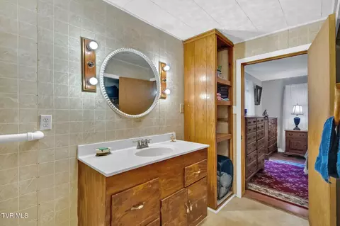 Bath - 146 Luttrell Street Erwin Tn 37650, Erwin, TN 37650 photo 1 of 3