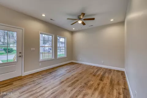 725 Maple Avenue Erwin Tn 37650, Erwin, TN 37650 photo 3