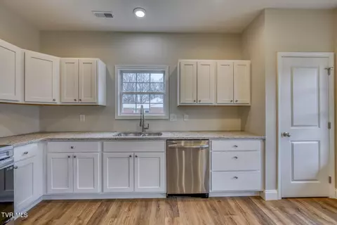 725 Maple Avenue Erwin Tn 37650, Erwin, TN 37650 photo 6