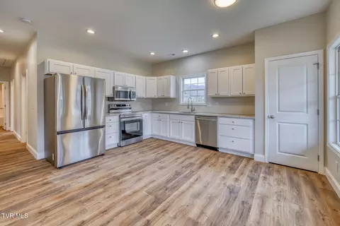 725 Maple Avenue Erwin Tn 37650, Erwin, TN 37650 photo 4
