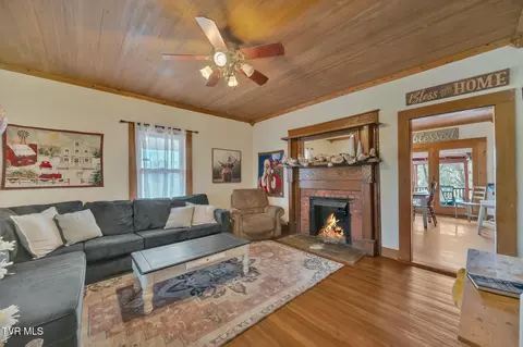 Living - 199 Hugh Cox Road Gray Tn 37615, Gray, TN 37615 photo 1 of 3