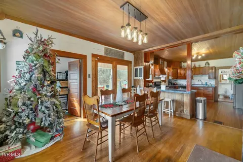 Dining - 199 Hugh Cox Road Gray Tn 37615, Gray, TN 37615 photo 3 of 4