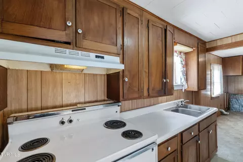 Kitchen - 135 Scalf Road Chuckey Tn 37641, Chuckey, TN 37641 photo 2 of 4