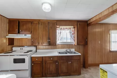 Kitchen - 135 Scalf Road Chuckey Tn 37641, Chuckey, TN 37641 photo 1 of 4
