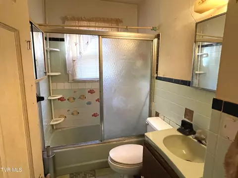 Bath - 371 Douglas Street Bristol Va 24201, Bristol, VA 24201 photo 1 of 1