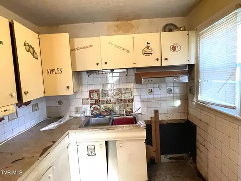 Kitchen - 371 Douglas Street Bristol Va 24201, Bristol, VA 24201 photo 1 of 1