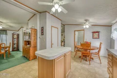 Dining - 215 Mountain View Drive Hampton Tn 37658, Hampton, TN 37658 photo 4 of 5