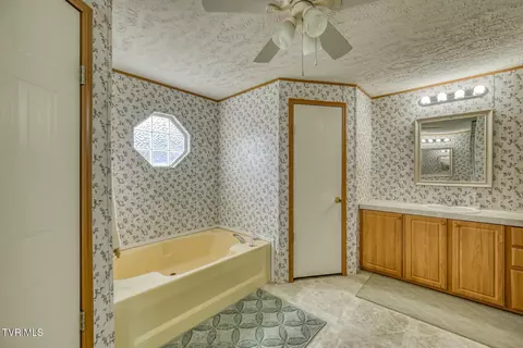 Bath - 215 Mountain View Drive Hampton Tn 37658, Hampton, TN 37658 photo 2 of 3