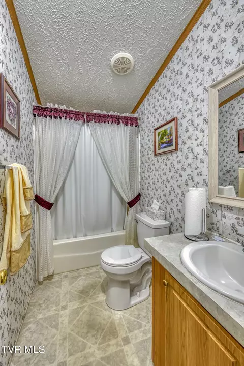 Bath - 215 Mountain View Drive Hampton Tn 37658, Hampton, TN 37658 photo 3 of 3