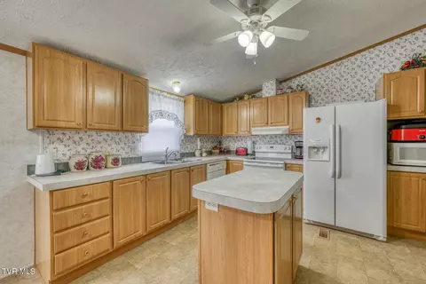 Kitchen - 215 Mountain View Drive Hampton Tn 37658, Hampton, TN 37658 photo 2 of 2