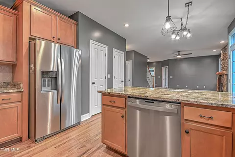 Kitchen - 136 Queensgate Bristol Tn 37620, Bristol, TN 37620 photo 4 of 5