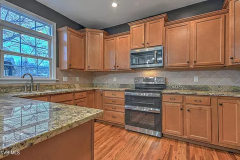 Kitchen - 136 Queensgate Bristol Tn 37620, Bristol, TN 37620 photo 2 of 5