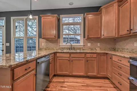 Kitchen - 136 Queensgate Bristol Tn 37620, Bristol, TN 37620 photo 5 of 5