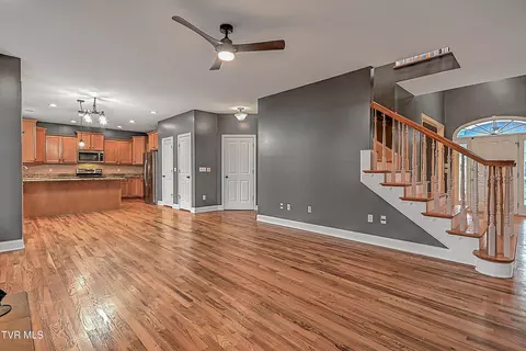Living - 136 Queensgate Bristol Tn 37620, Bristol, TN 37620 photo 4 of 6