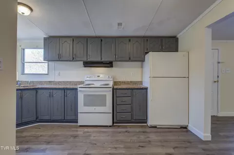 Kitchen - 664 Vinton Avenue Erwin Tn 37650, Erwin, TN 37650 photo 2 of 3